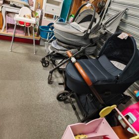 Poussette bébé et enfants. Puériculture